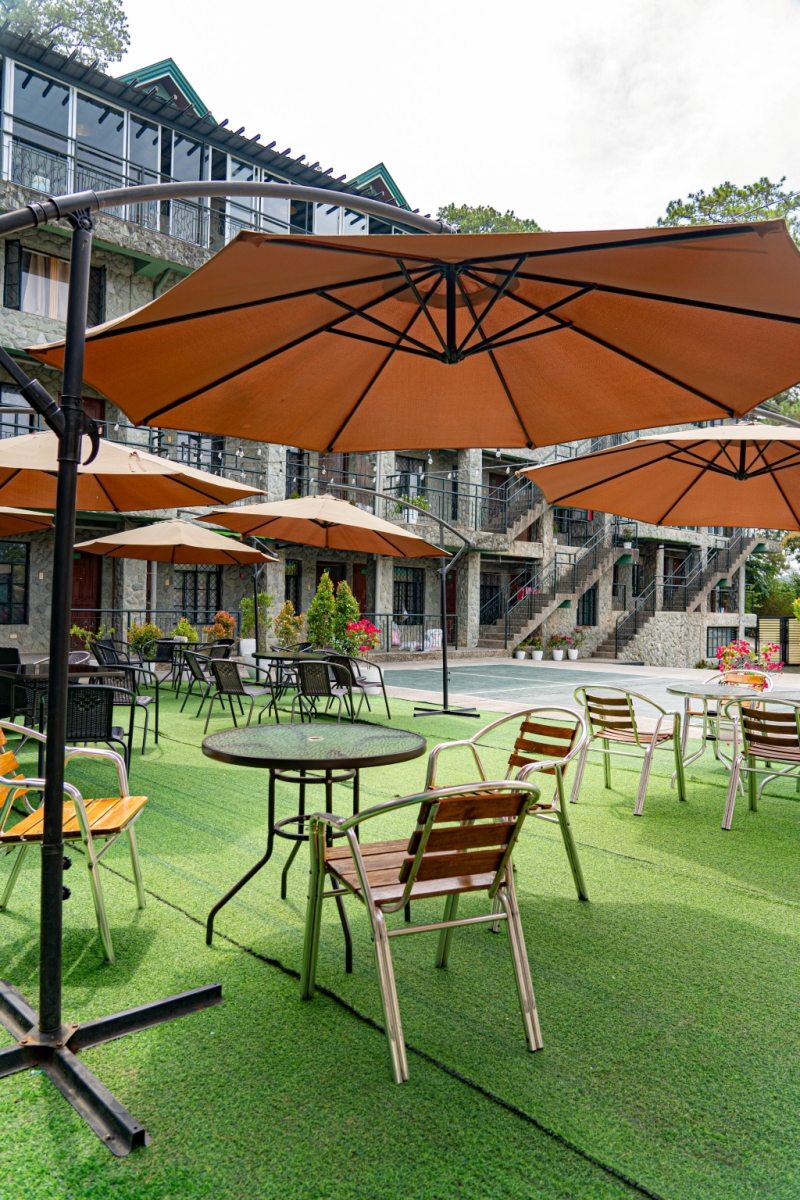 フィリピン留学 Cebu21 - Challenger Campus-East Field Parasol-7
